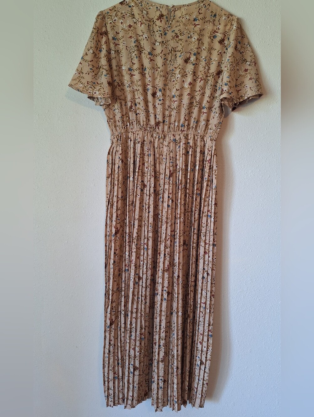 Beige Floral Pleated Maxi Dress - Picture 5 of 8
